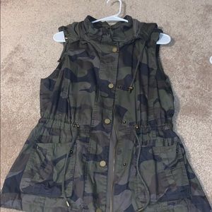 Cute, lightweight camo vest